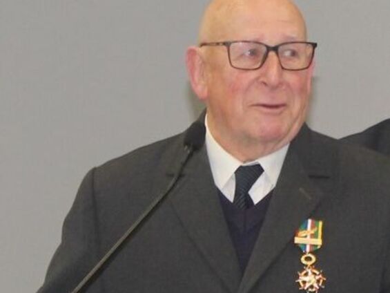 la remise de la Médaille du Civisme et du Dévouement à M. Albert MERESSE M. Albert MERESSE