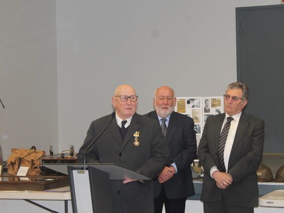 la remise de la Médaille du Civisme et du Dévouement à M. Albert MERESSE Cérémonie du Souvenir aux Victimes de la Déportation