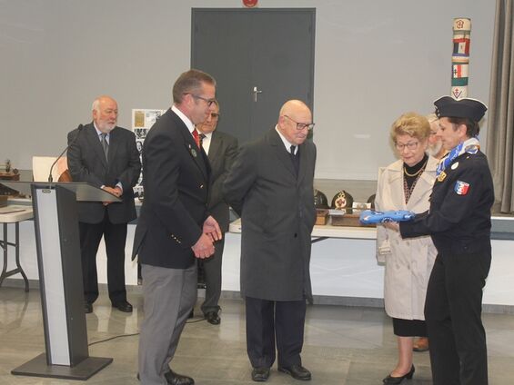 la remise de la Médaille du Civisme et du Dévouement à M. Albert MERESSE Cérémonie du Souvenir aux Victimes de la Déportation